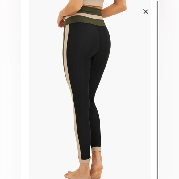 Beach Riot Activewear Set - Picture 3 of 6